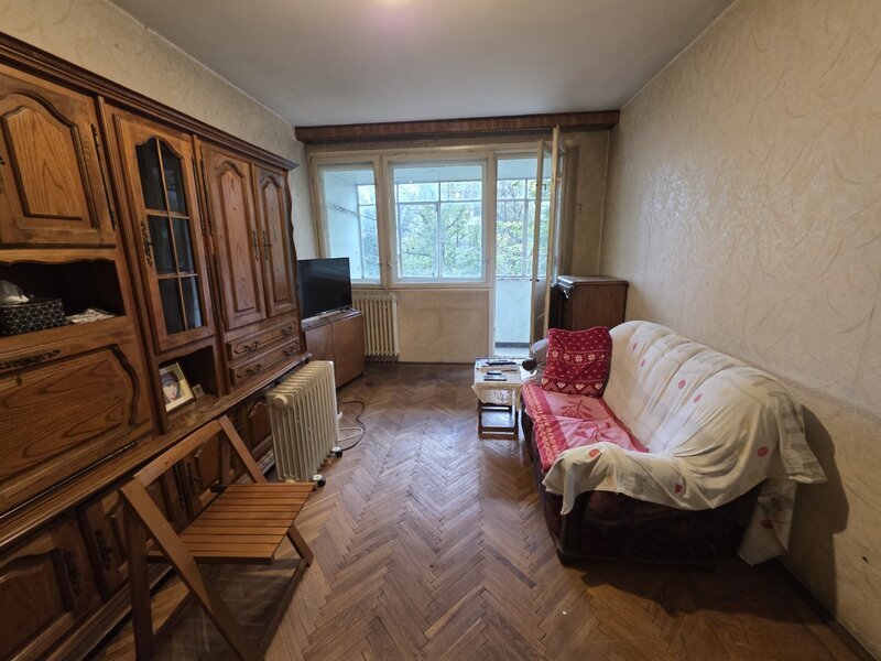 Piata Muncii, 5 minute metrou, chiar pe Basarabia, stradal, vedere spate