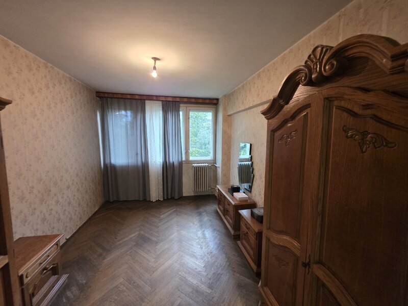 Piata Muncii, 5 minute metrou, chiar pe Basarabia, stradal, vedere spate