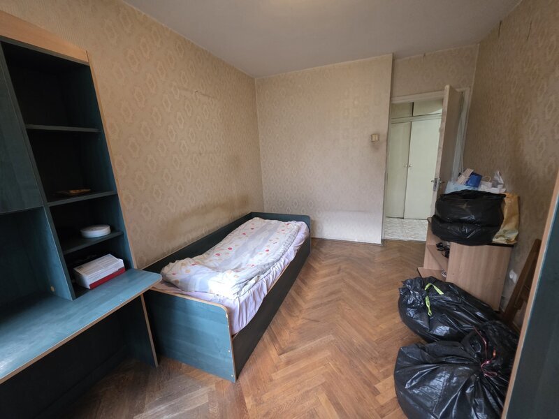 Piata Muncii, 5 minute metrou, chiar pe Basarabia, stradal, vedere spate