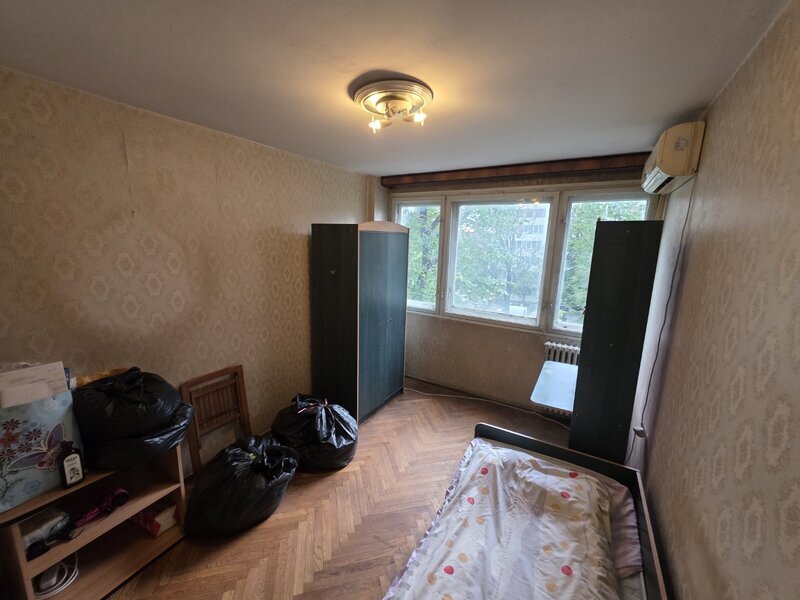 Piata Muncii, 5 minute metrou, chiar pe Basarabia, stradal, vedere spate