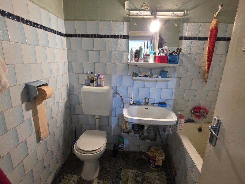 Piata Muncii, 5 minute metrou, chiar pe Basarabia, stradal, vedere spate