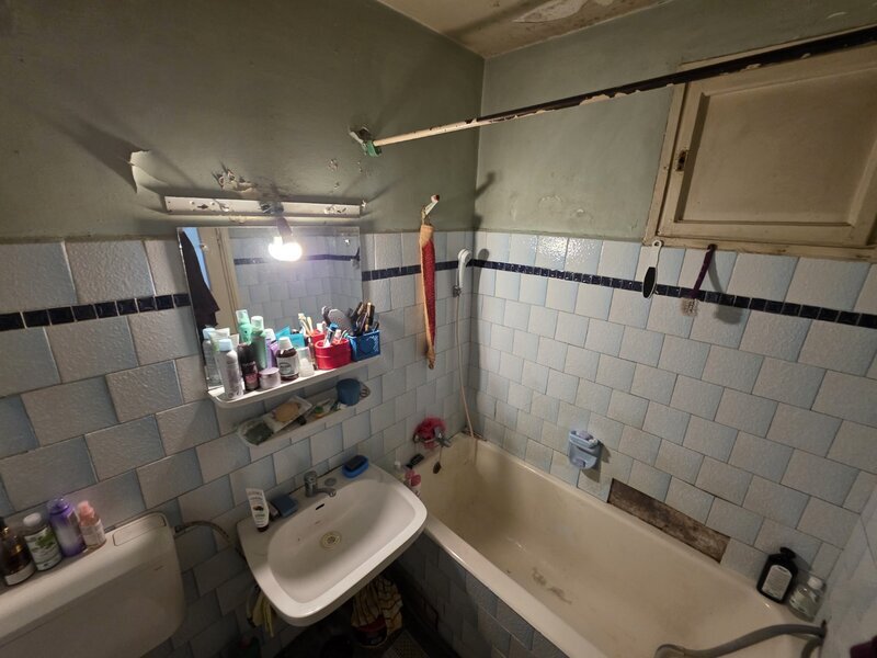 Piata Muncii, 5 minute metrou, chiar pe Basarabia, stradal, vedere spate